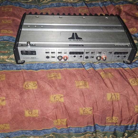 JL 300×4 - Picture 2 of 5